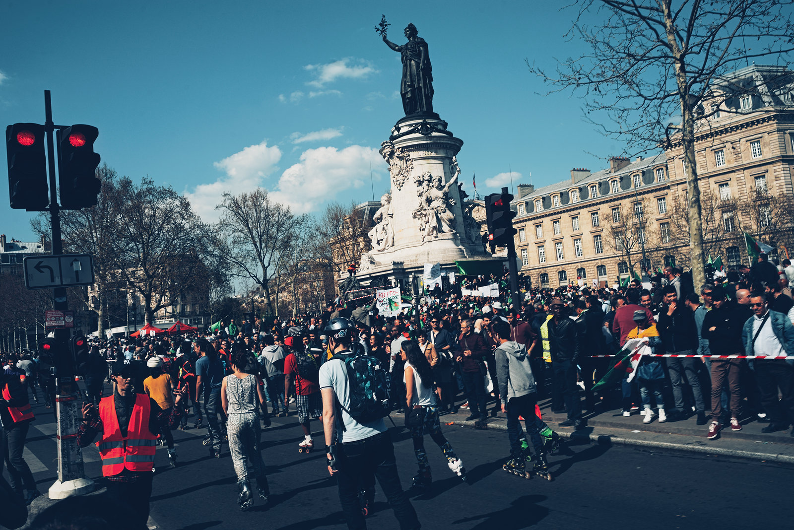 Place de la République — Manifestation anti-Bouteflika