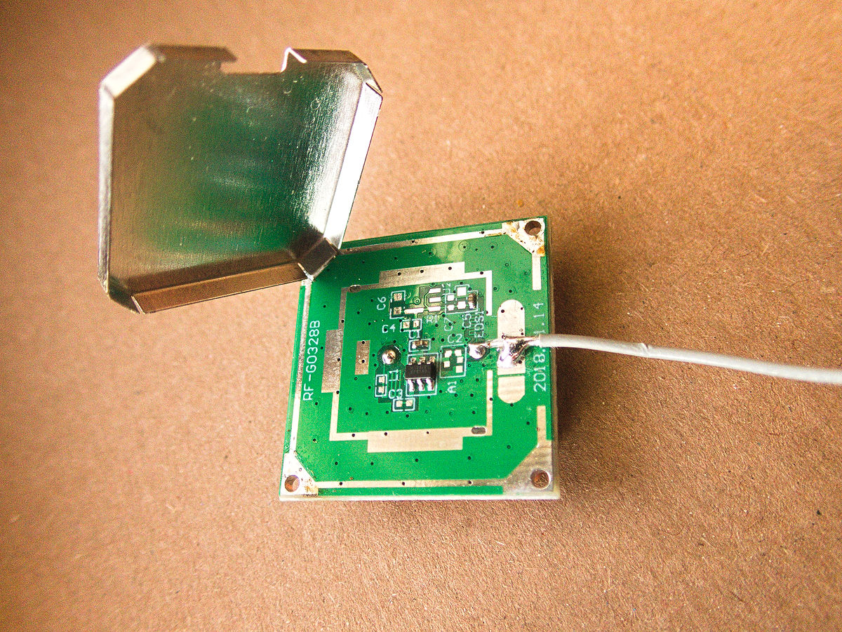Opened GNSS antenna