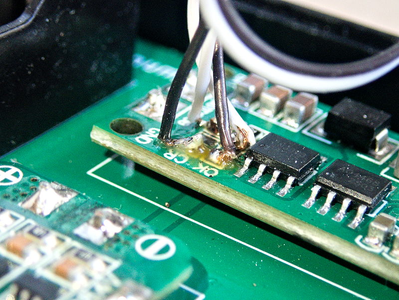 The two LEDs are moved to the rear panel